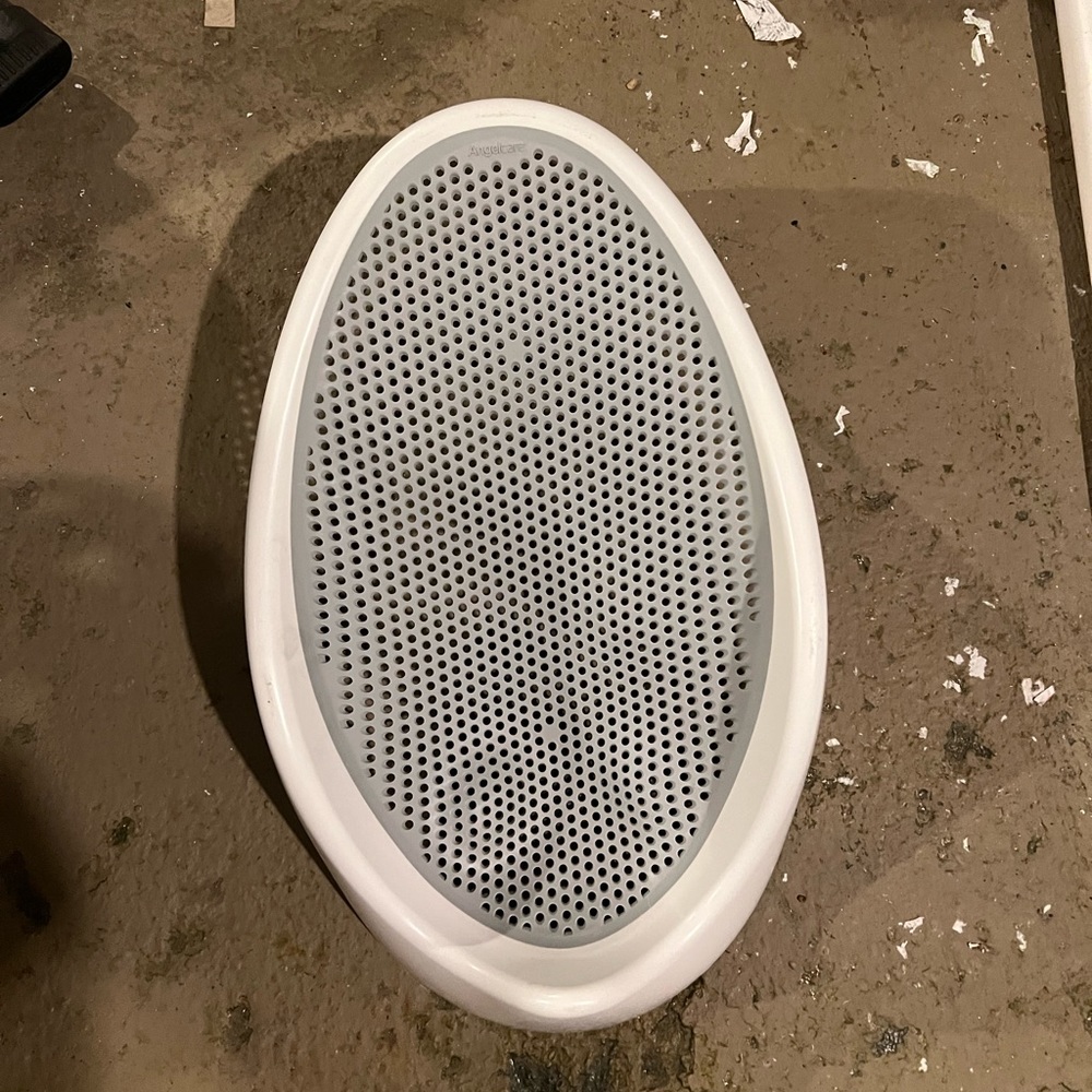 Angle care bath tub.